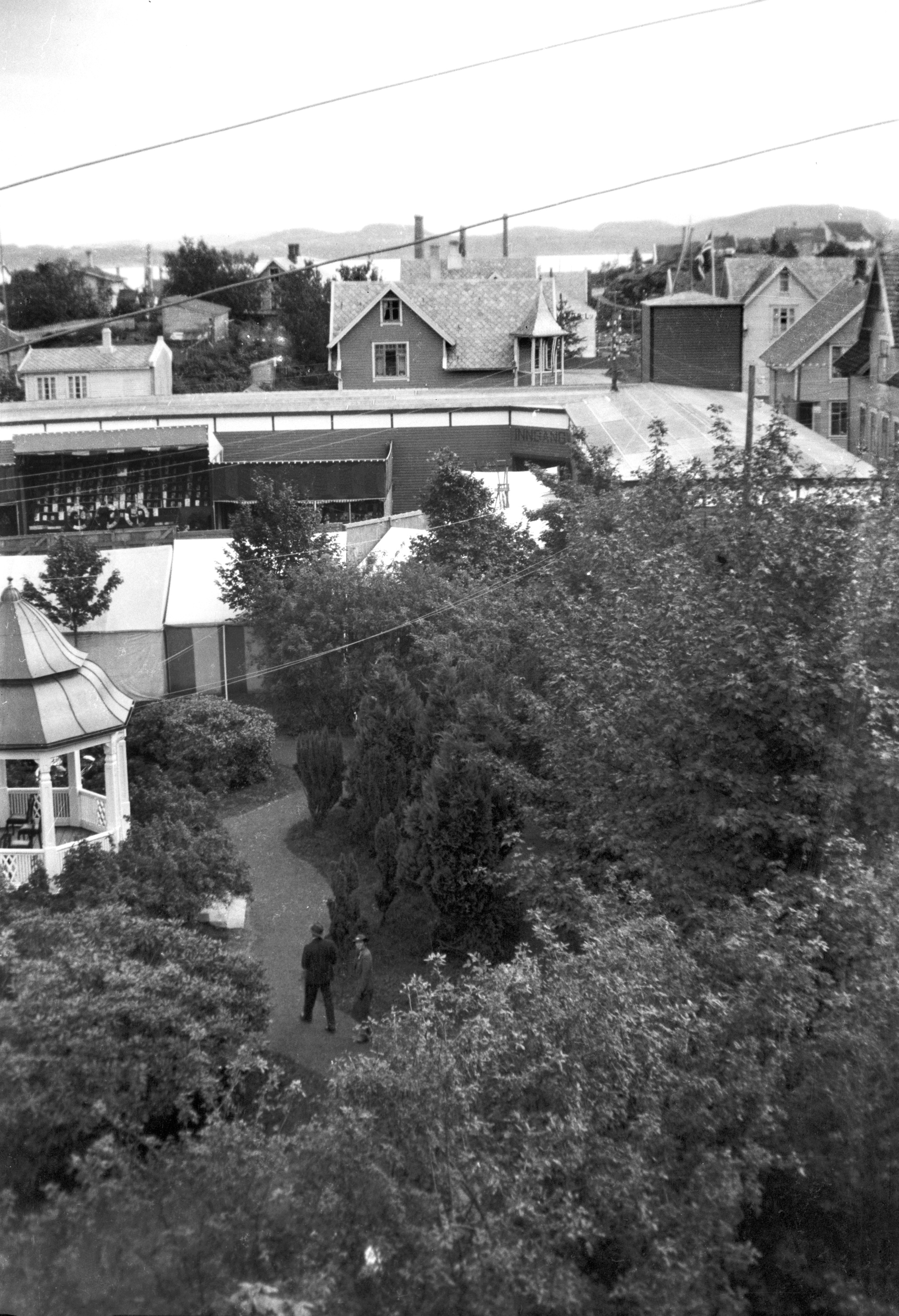Karmøyutstillingen 1936 Oversikt over messeområdet i parken sett fra Statsråd Vinjes gate