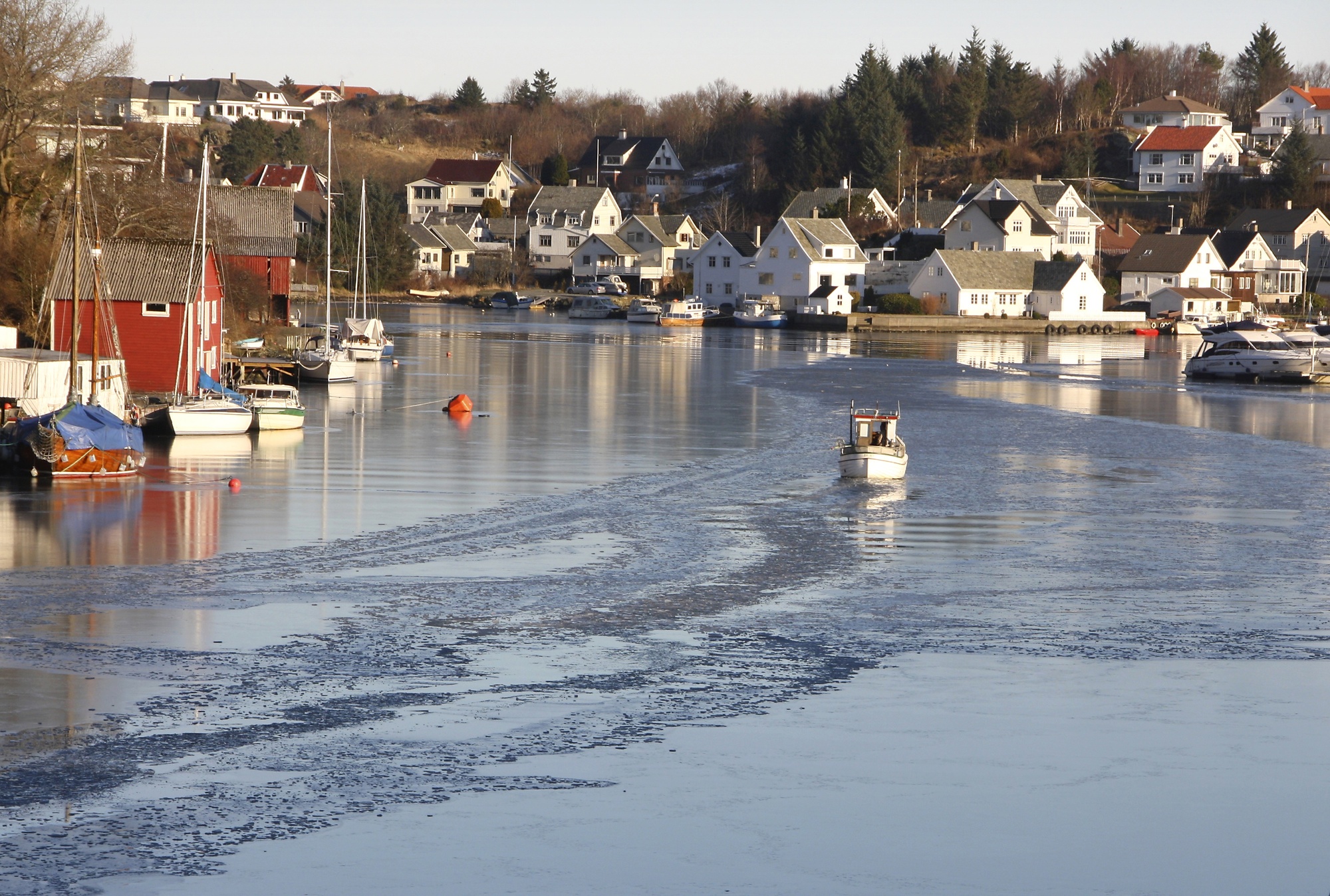 Litt av Eidsbotn mot Skjoldaviken og Strømsund en fin vinterdag ...