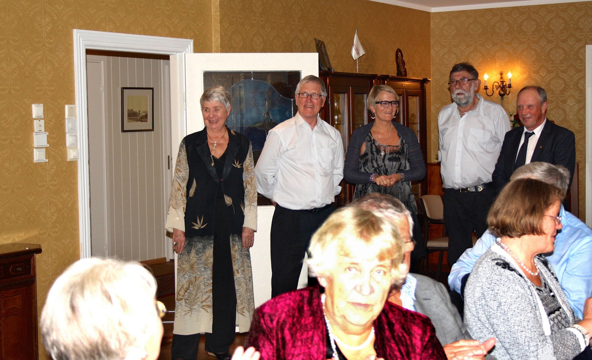 Kopervik og Omegn historielag 20 år Bilder fra festen!  Se Jubileumshefte side 12  Fra venstsre: Sigvor Gismarvik, Martin Westvik, Ellen May Stensen, Kristian Røkke og Leiv Våge