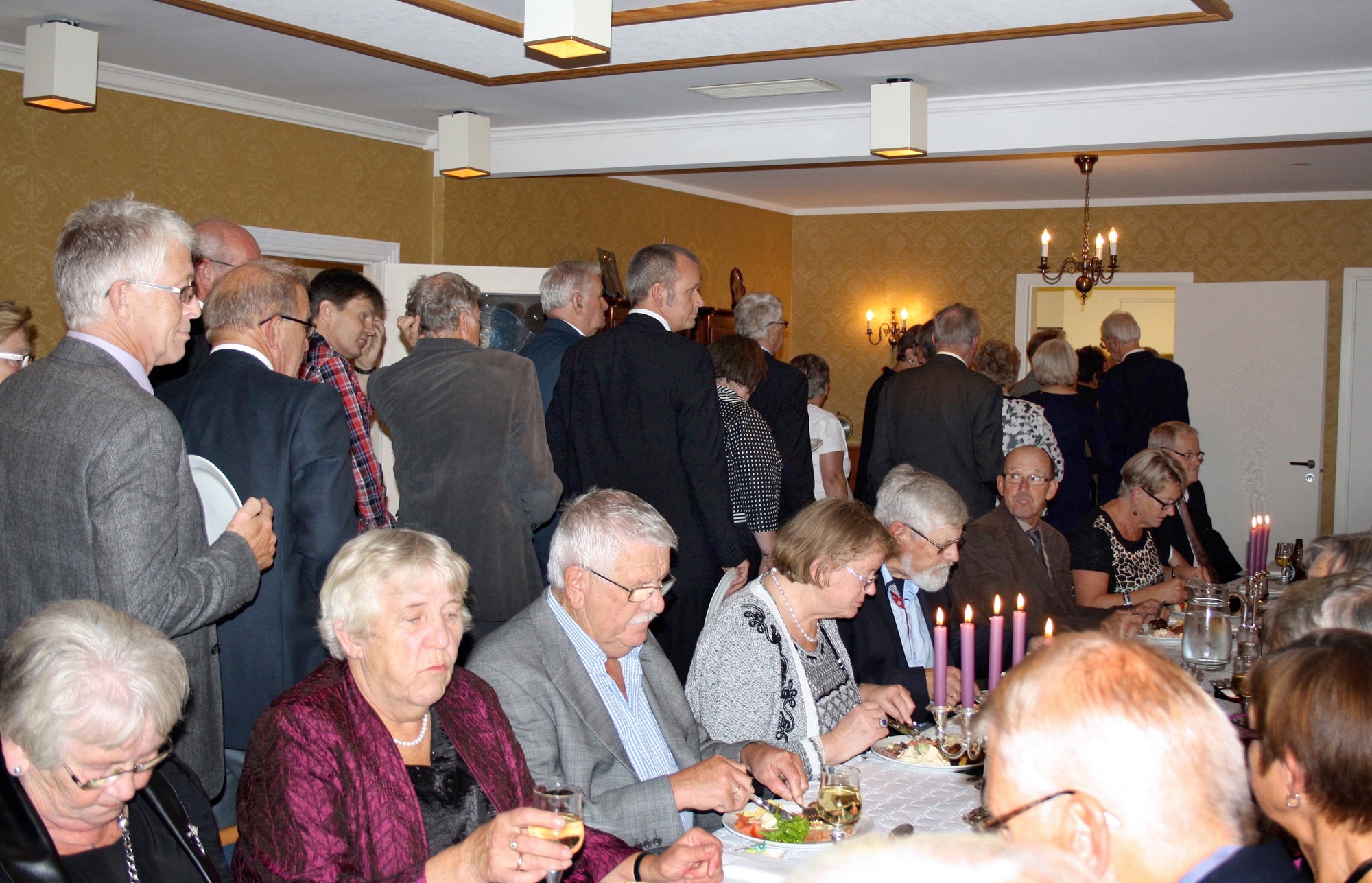 Kopervik og Omegn historielag 20 år Bilder fra festen som fant sted på Odd Fellowlokalet i Askehagen ...  Se Jubileumshefte side 12