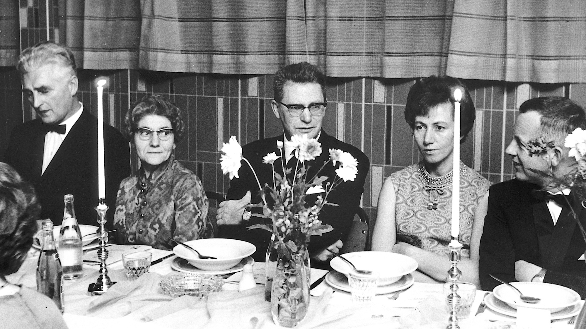 KILs 40 års jubiléum Bilder fra KILs jubiléumsfest på Folkets hus  Fra venstre: August Mydland, Olea Gismervik, ordfører Thomas Stange, ? Stange og ?