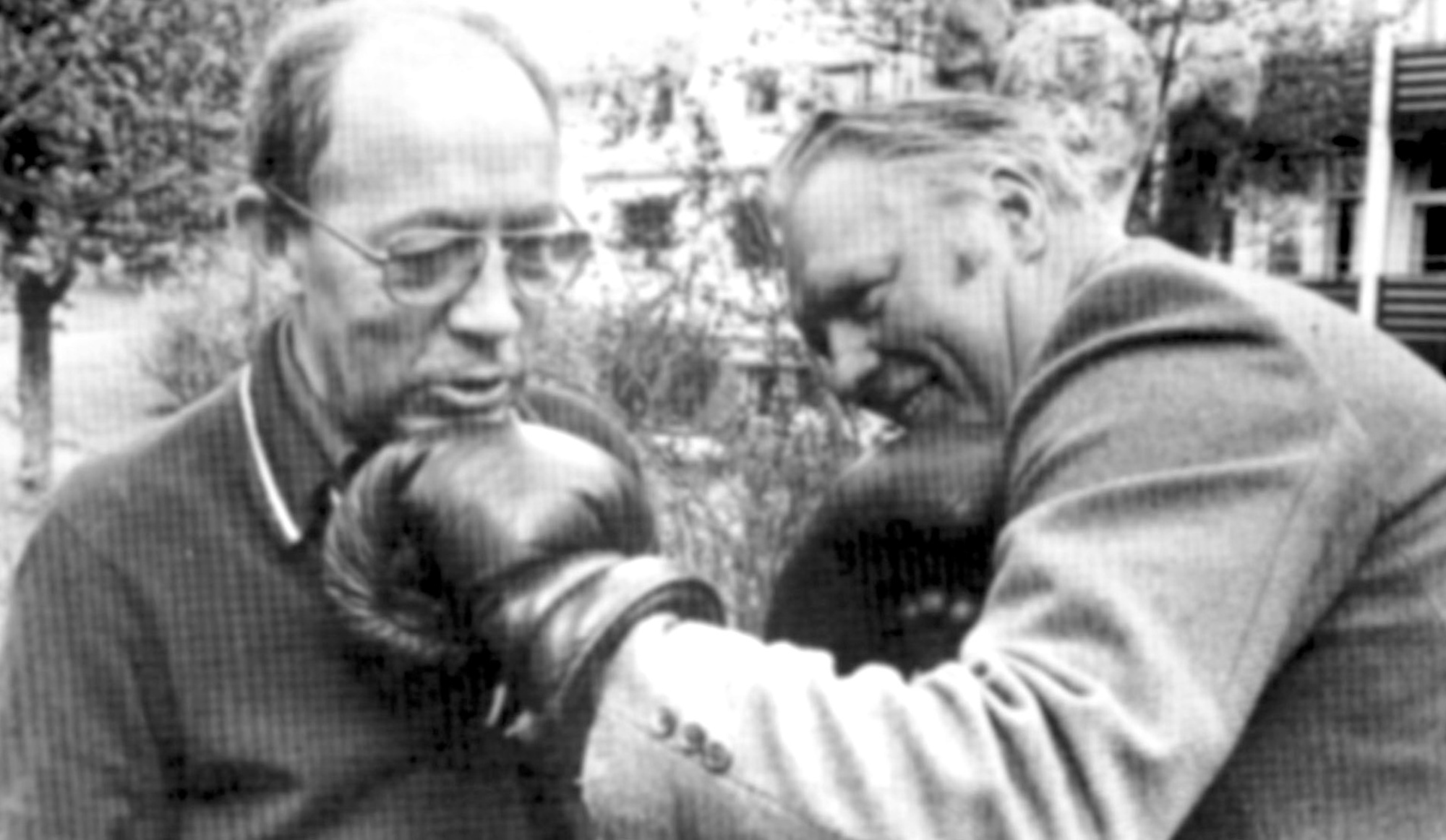 Kopervik idrettslag Kopervik idrettslag hadde et sterkt boksemiljø ...  Lars Svensen (1915-1986) og Edvin Melkevik (1924-2003)