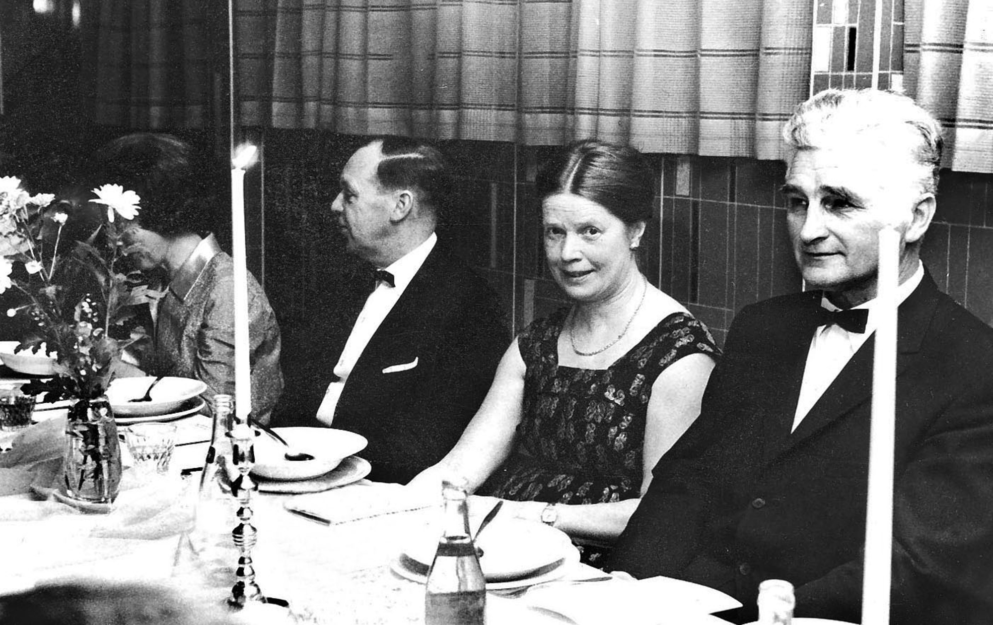 KILs 40 års jubiléum Fra KILs jubiléumsfest på Folkets hus ...  Fra venstre: Ingrid Roness (Stangeland), Aksel Holst Roness, Solveig Mydland (Palander) (1911-2007) og August Mydland (1906-1980)