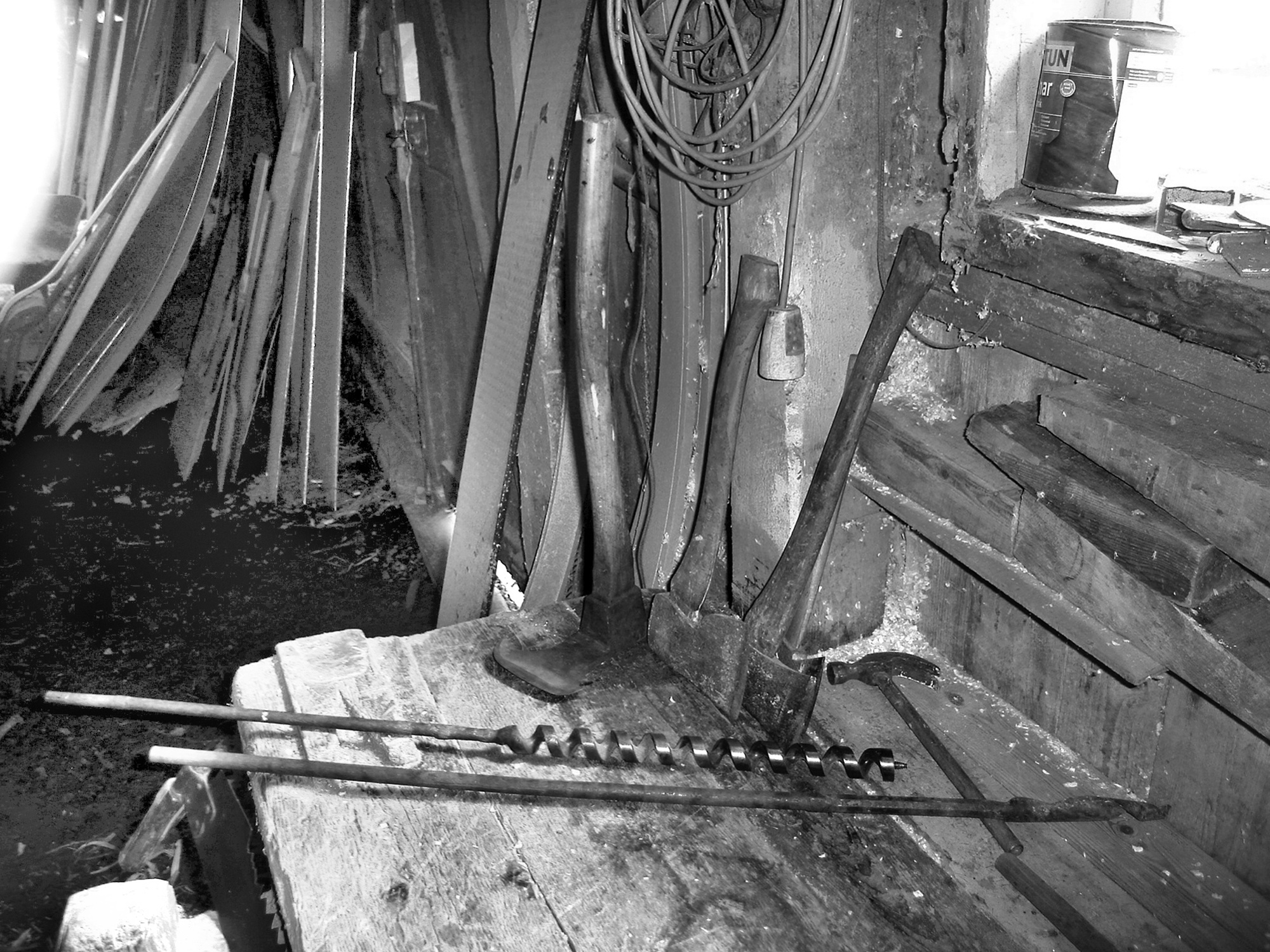 Eide Båtbyggeri Båtbyggerverktøy som borr, økser og spesialverktøy ...  Vigdis på 60 fot ble bygget i 1945 Den største var Veatrål på 62 fot, bygget i 1962 Totalt ble det bygget 20-25 båter mellom 35 og 52 fot. Trio I til Abraham Sund og 6 - 8 motorbåter på 25 fot. I tillegg mange som ble forlenget og forhudet. 4 Colin Archerskøyter til private, 35-38-45 og 47 fot, ble også bygget.