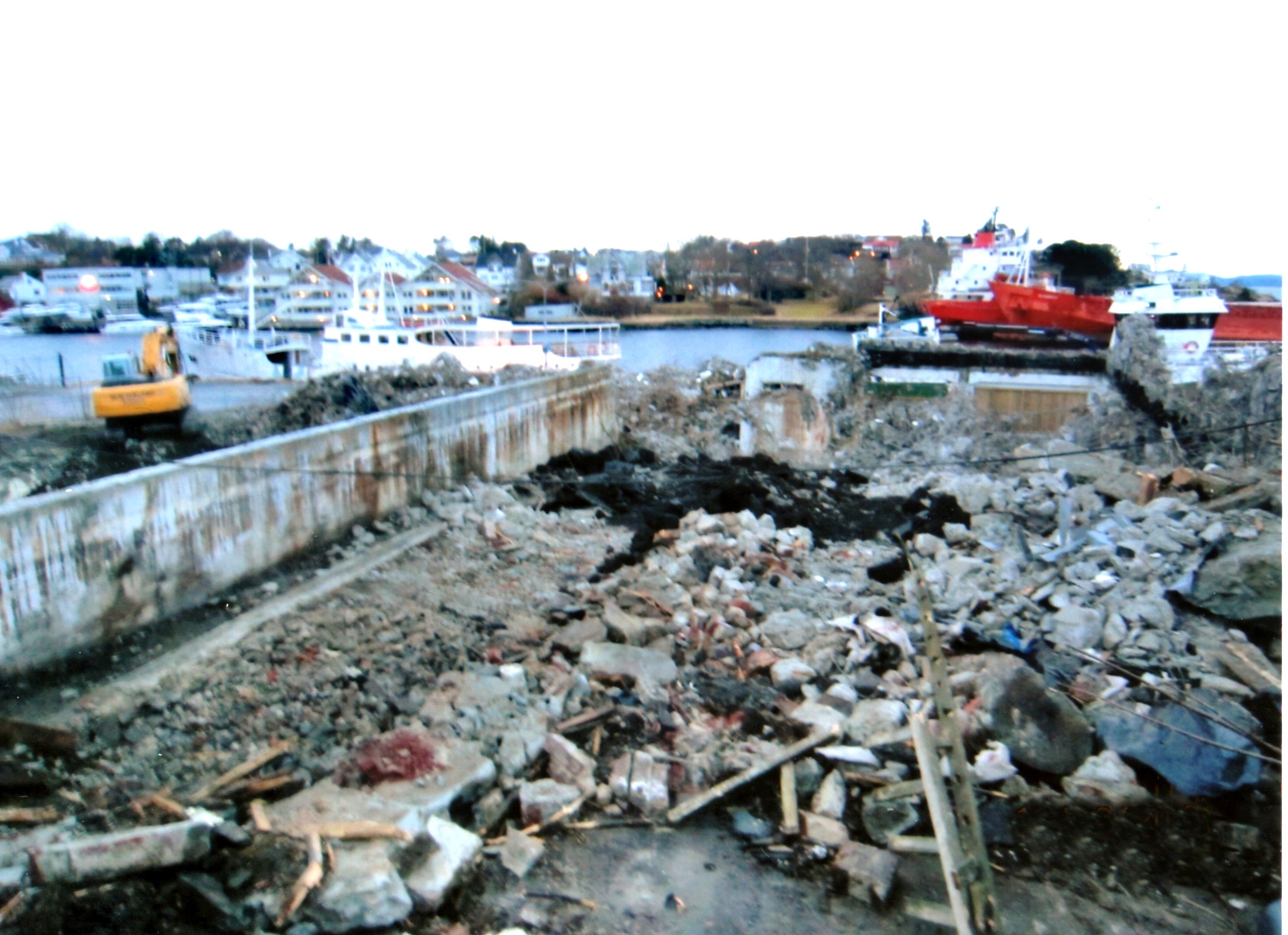 Karmøy Kjølelager - er her i ferd med å rives ...13. mars 2013