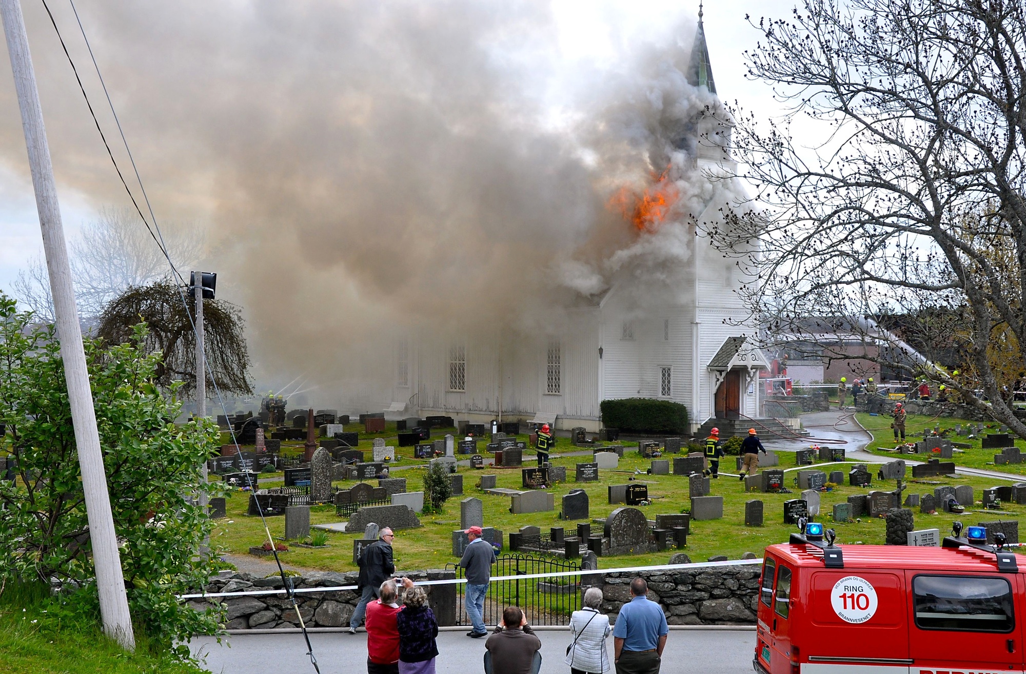 Kopervik kirke Fredag klokken 12.08, den 28. mai 2010, fikk brannvesenet melding om at Kopervik kirke sto i brann ... Kirken ble totalskadet til tross for innsatsen fra brannvesenet. Årsaken til brannen var et uhell under ugressfjerning med gassbrenner.