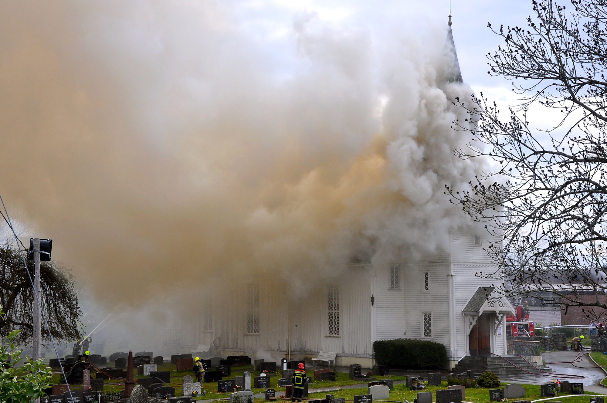 Kopervik kirke Fredag klokken 12.08, den 28. mai 2010, fikk brannvesenet melding om at Kopervik kirke sto i brann ... Kirken ble totalskadet til tross for innsatsen fra brannvesenet. Årsaken til brannen var et uhell under ugressfjerning med gassbrenner.