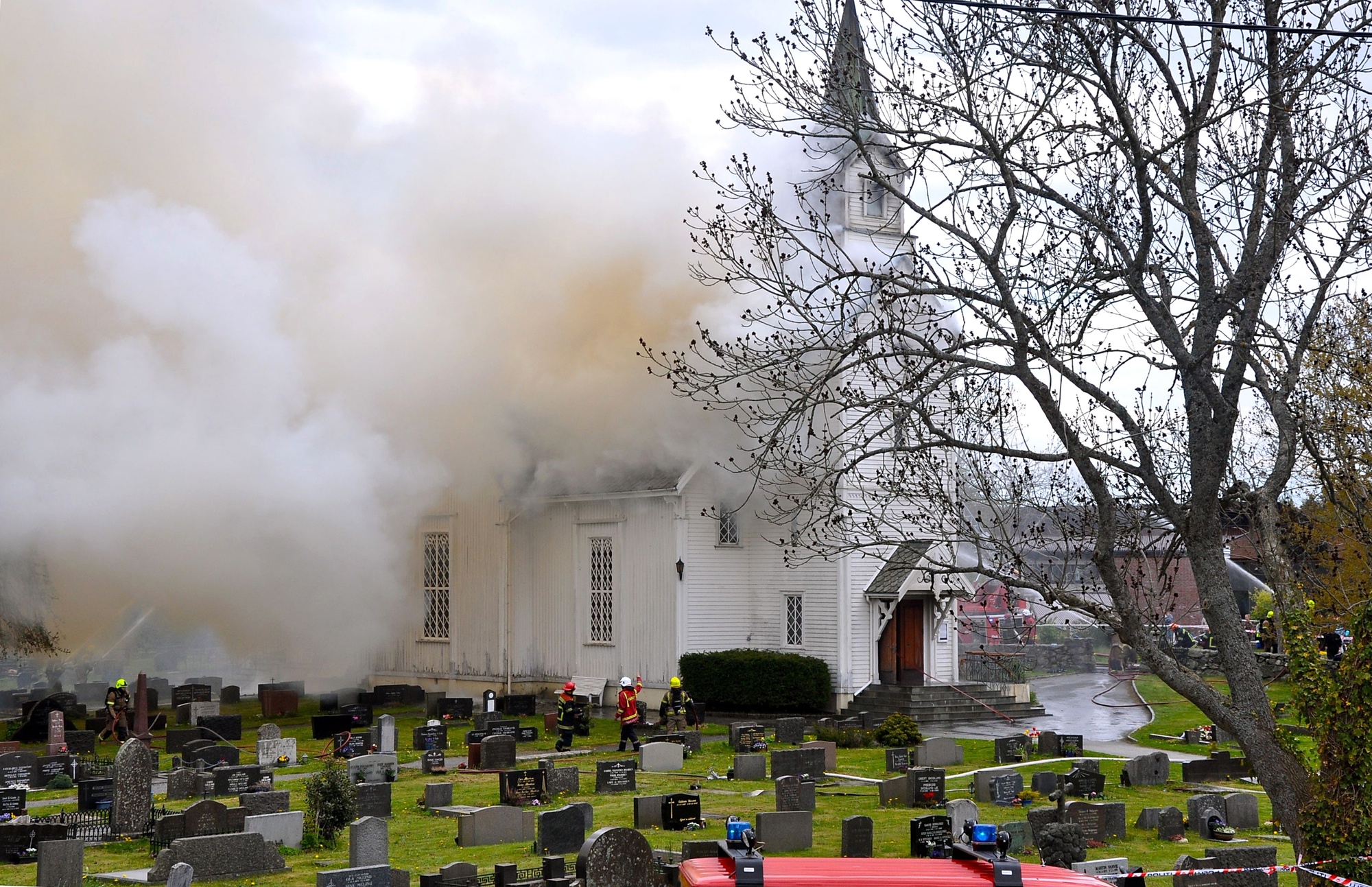 Kopervik kirke Fredag klokken 12.08, den 28. mai 2010, fikk brannvesenet melding om at Kopervik kirke sto i brann ... Kirken ble totalskadet til tross for innsatsen fra brannvesenet. Årsaken til brannen var et uhell under ugressfjerning med gassbrenner.