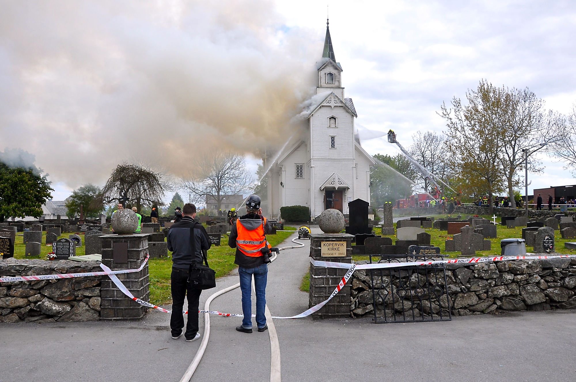 Kopervik kirke Fredag klokken 12.08, den 28. mai 2010, fikk brannvesenet melding om at Kopervik kirke sto i brann ... Kirken ble totalskadet til tross for innsatsen fra brannvesenet. Årsaken til brannen var et uhell under ugressfjerning med gassbrenner.