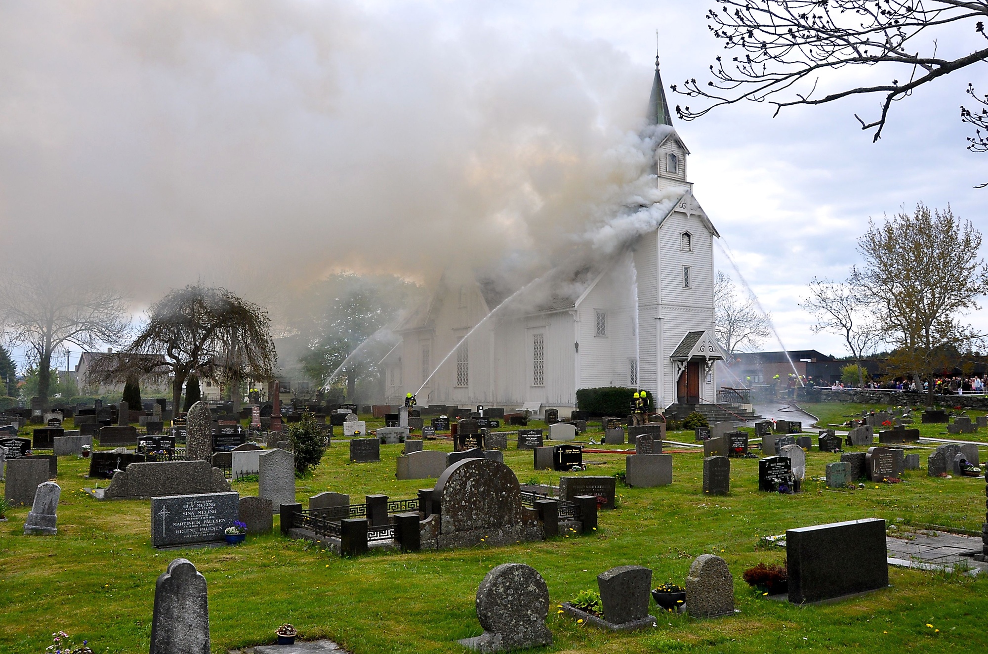 Kopervik kirke Fredag klokken 12.08, den 28. mai 2010, fikk brannvesenet melding om at Kopervik kirke sto i brann ... Kirken ble totalskadet til tross for innsatsen fra brannvesenet. Årsaken til brannen var et uhell under ugressfjerning med gassbrenner.