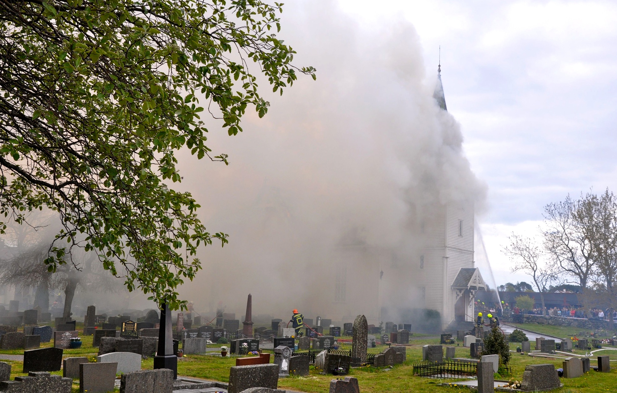 Kopervik kirke Fredag klokken 12.08, den 28. mai 2010, fikk brannvesenet melding om at Kopervik kirke sto i brann ... Kirken ble totalskadet til tross for innsatsen fra brannvesenet. Årsaken til brannen var et uhell under ugressfjerning med gassbrenner.