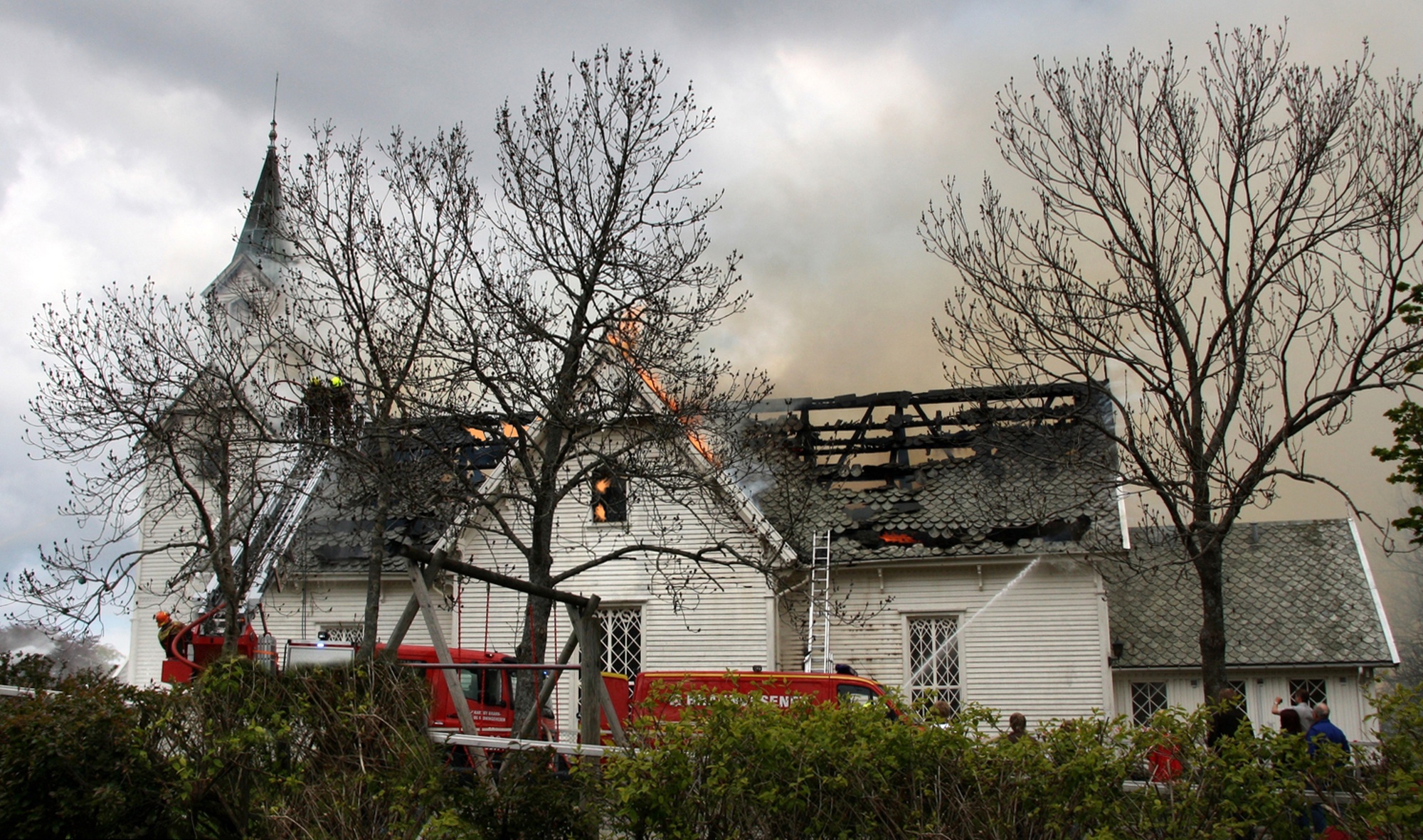 Kopervik kirke Fredag klokken 12.08, den 28. mai 2010, fikk brannvesenet melding om at Kopervik kirke sto i brann ... Kirken ble totalskadet til tross for innsatsen fra brannvesenet. Årsaken til brannen var et uhell under ugressfjerning med gassbrenner.