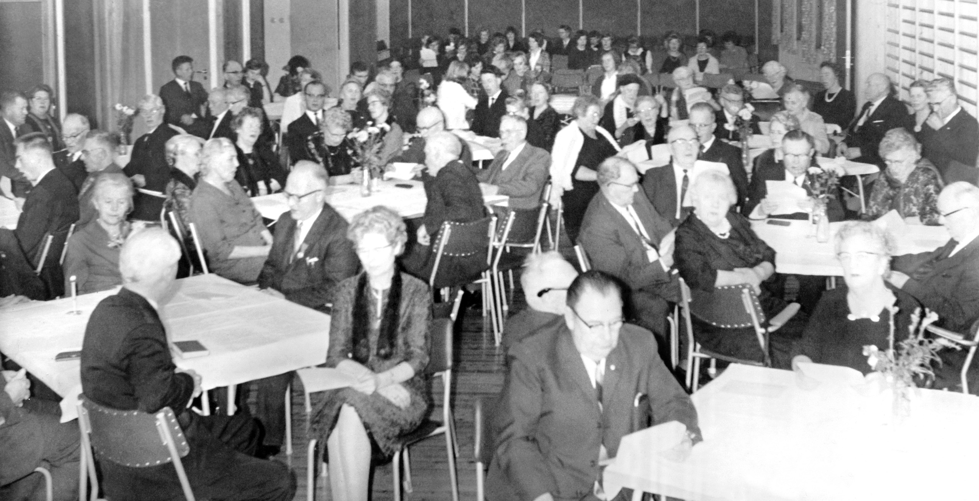 Kopervik kristelige avholdsforening feirer 100 års jubiléum - på Utgarden folkehøgskole...  Bl.a.: Torbjørn Torbjørnsen, Margit Vea, Johannes Stensland, August Mydland, Ingvald Rosseland ...