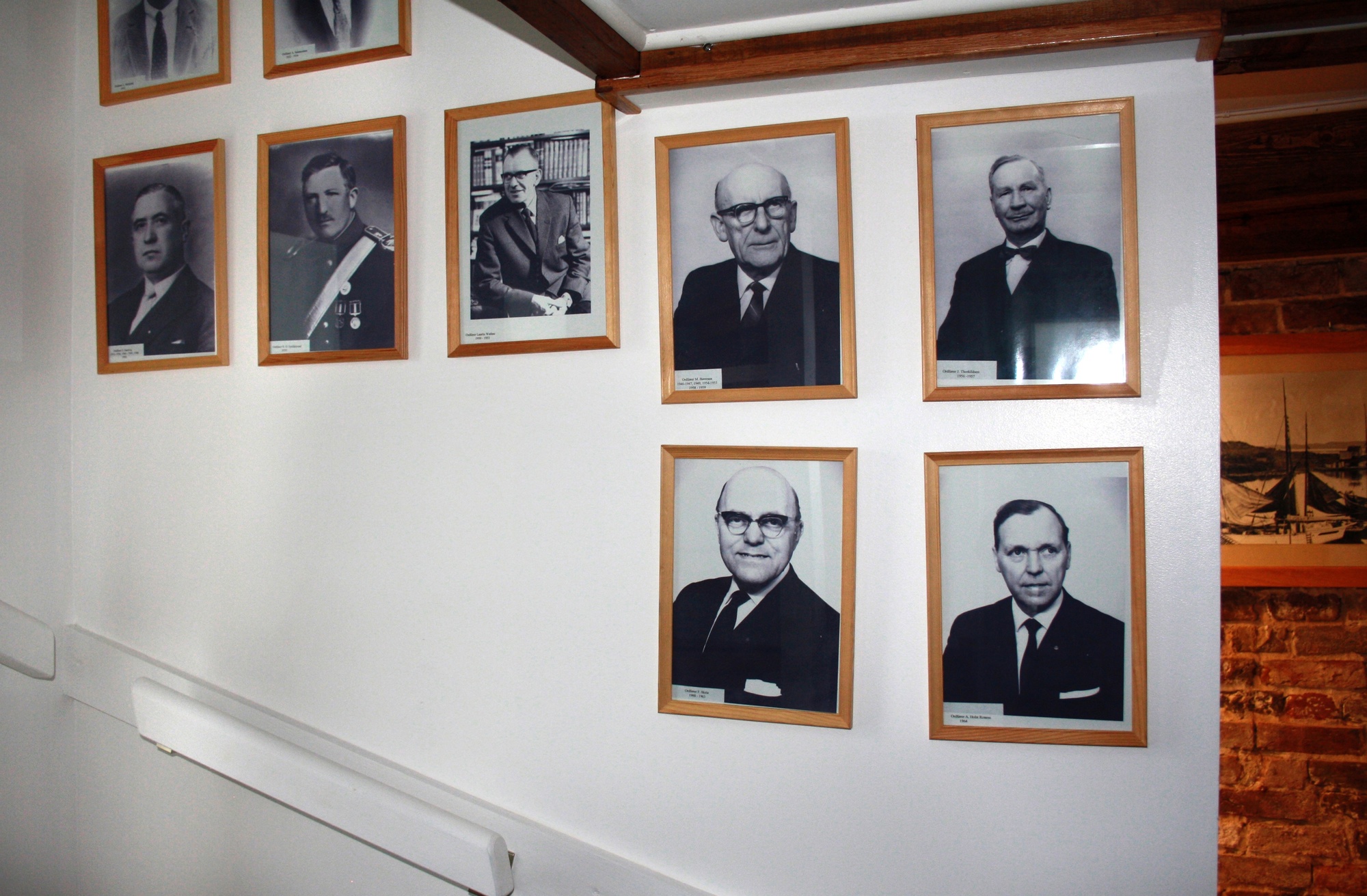 Kopervik og omegn historielag - har laget utstilling i de nyoppussede kjellerlokalene i Knutsen/Talgøhuset. Utstillingen er ganske omfattende og spenner fra gamle dokumenter, via bilder til originale fangeklær fra Grini under krigen ... Tidligere ordførere i Kopervik og Stangeland ...