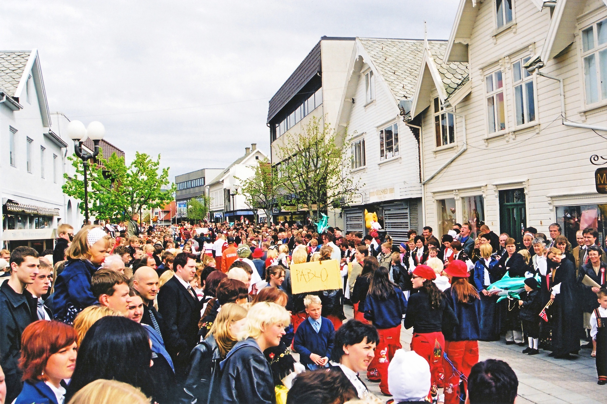 17. mai i Kopervik Hovedgaten en 17. mai ...