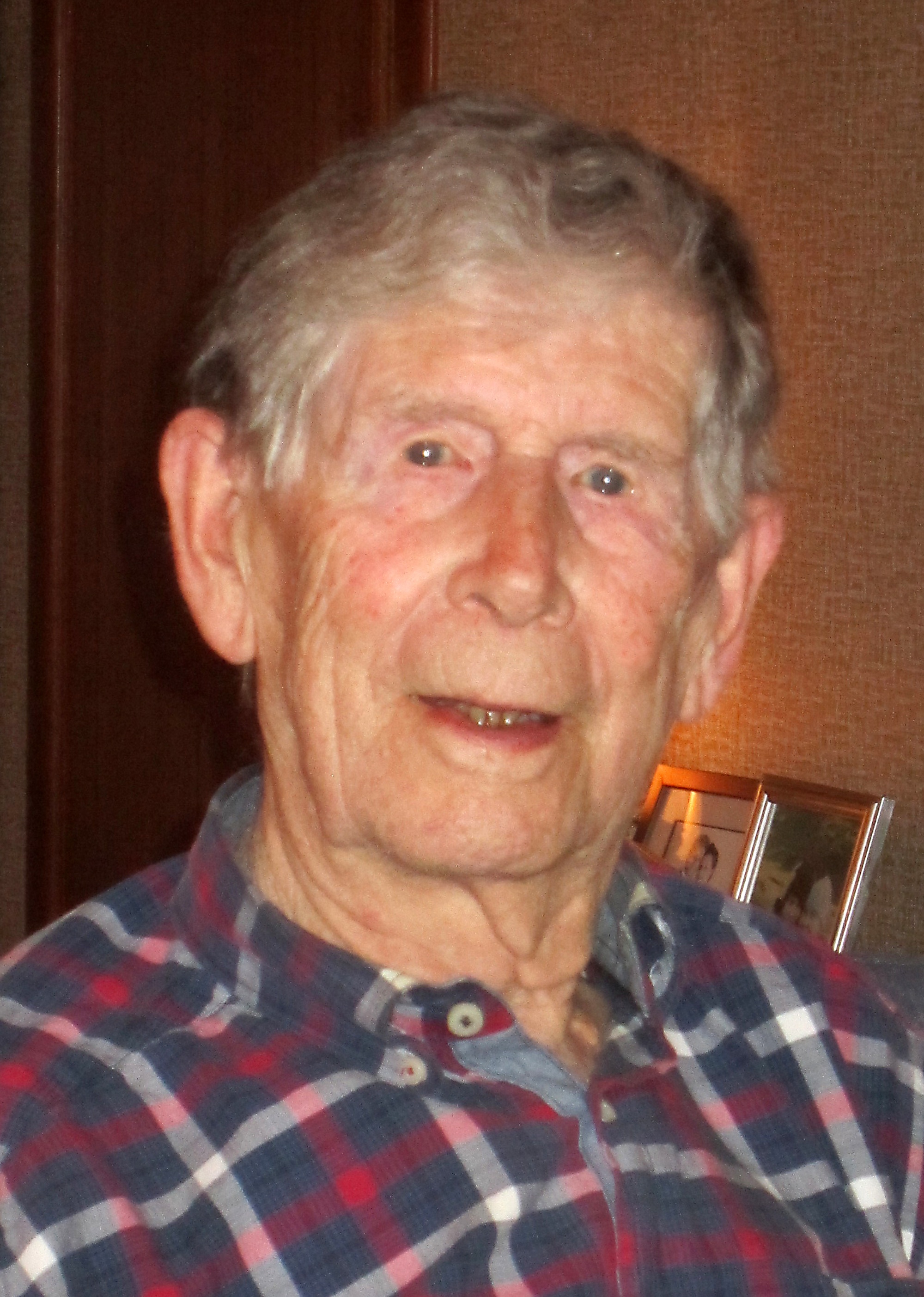 Intervju med elektriker og motstandsmann Oddvar Lundberg ...  Hefte 26 - side 64  Oddvar Lundberg (1921- )