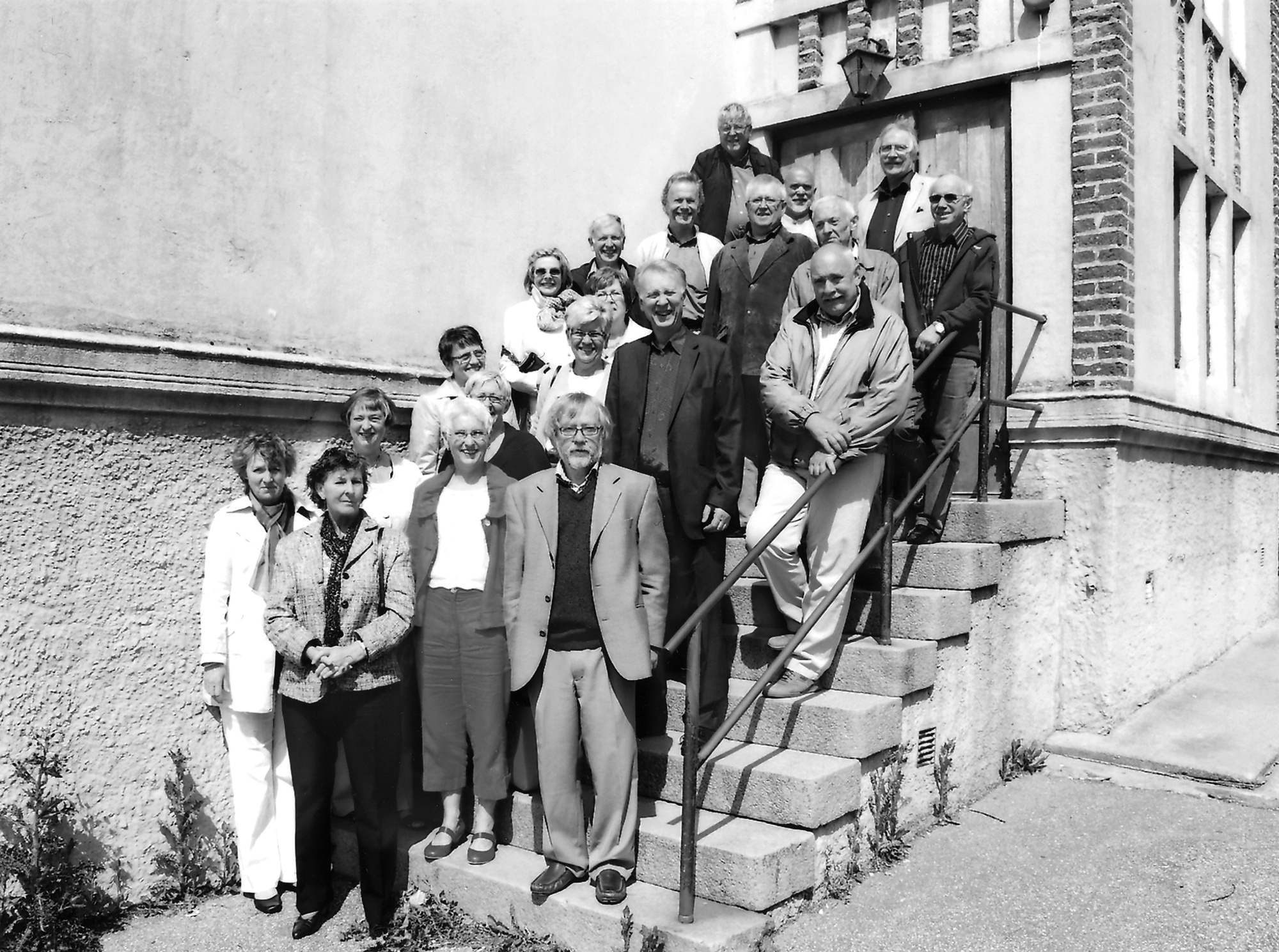 Kopervik skole Avgangselever 1959 - og 50 års jubilanter 2009  Fra nederst til venstre til øverst til høyre: Reidun (Randin) Pierce, Olaug (Larsen) Kristoffersen, Astrid (Jakobsen) Himle, Sissel Nærland Svendsen, Svein Birger Simonsen, Ellen May Lohne (Storm), Åse Øgård, Liv (Hansen) Høgemark, Bjørg Marit Knutsen, Kjell Fransson, Torbjørn Sørensen, Aud Karin Sund, Terje Roness, Arne Rognebakke, Eivind Helgesen, Tore Gismarvik, Knut Magne Solgård, Ståle Pedersen, Tor Ånensen og Torstein Flatebø Føgende var ikke til stede: Gunnbjørg (Jelsa) Bygnes, Inger Schindler Kallevig og Marta Helene (Skeie) Hisdal