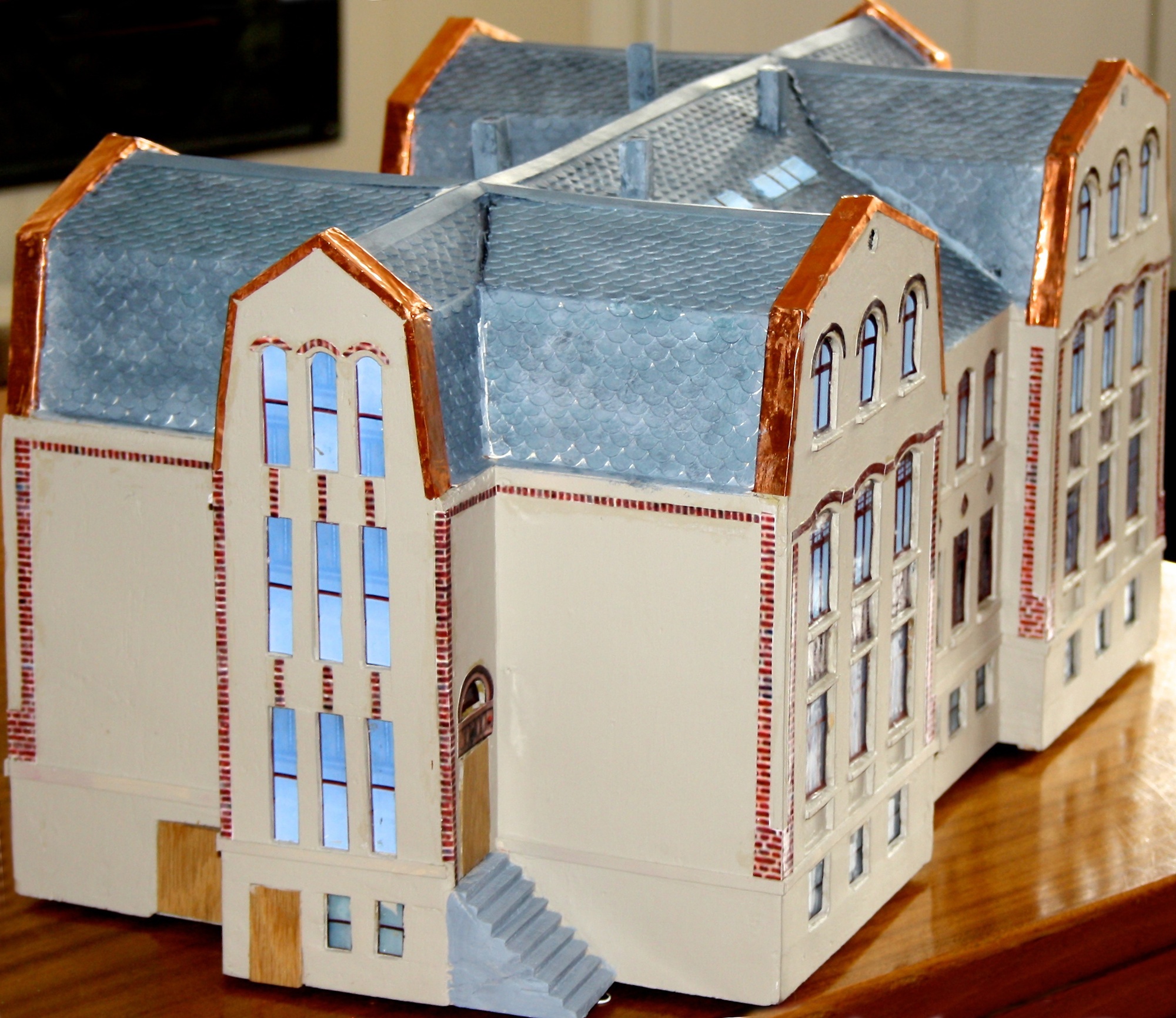 Kopervik skole Ingolf Jøsang har laget denne flotte modellen av Kopervik skole. Modellen befinner seg i Kopervik og omegn historielag sine lokaler ...
