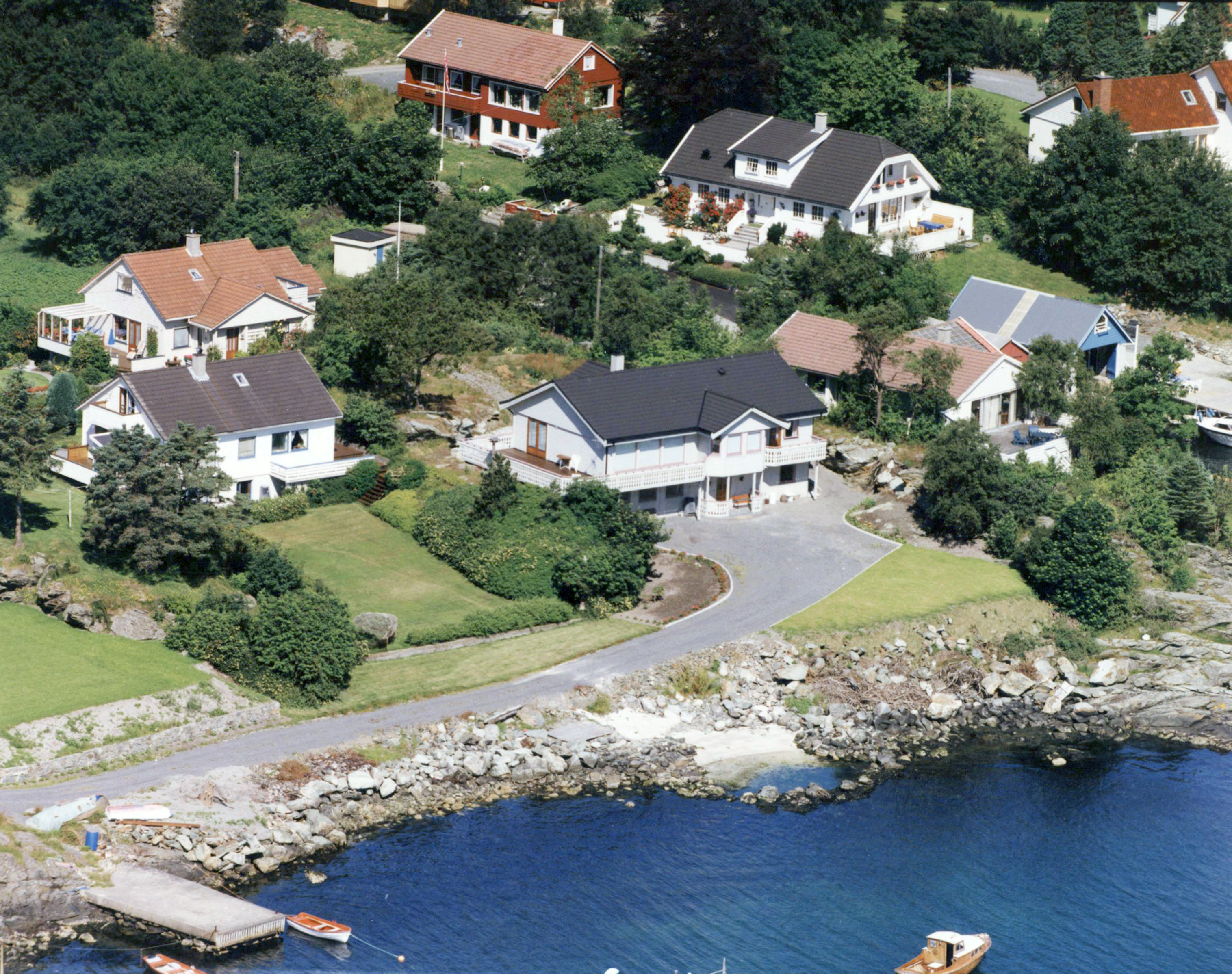 Rusvik. Rusvikvegen 41. i senter.