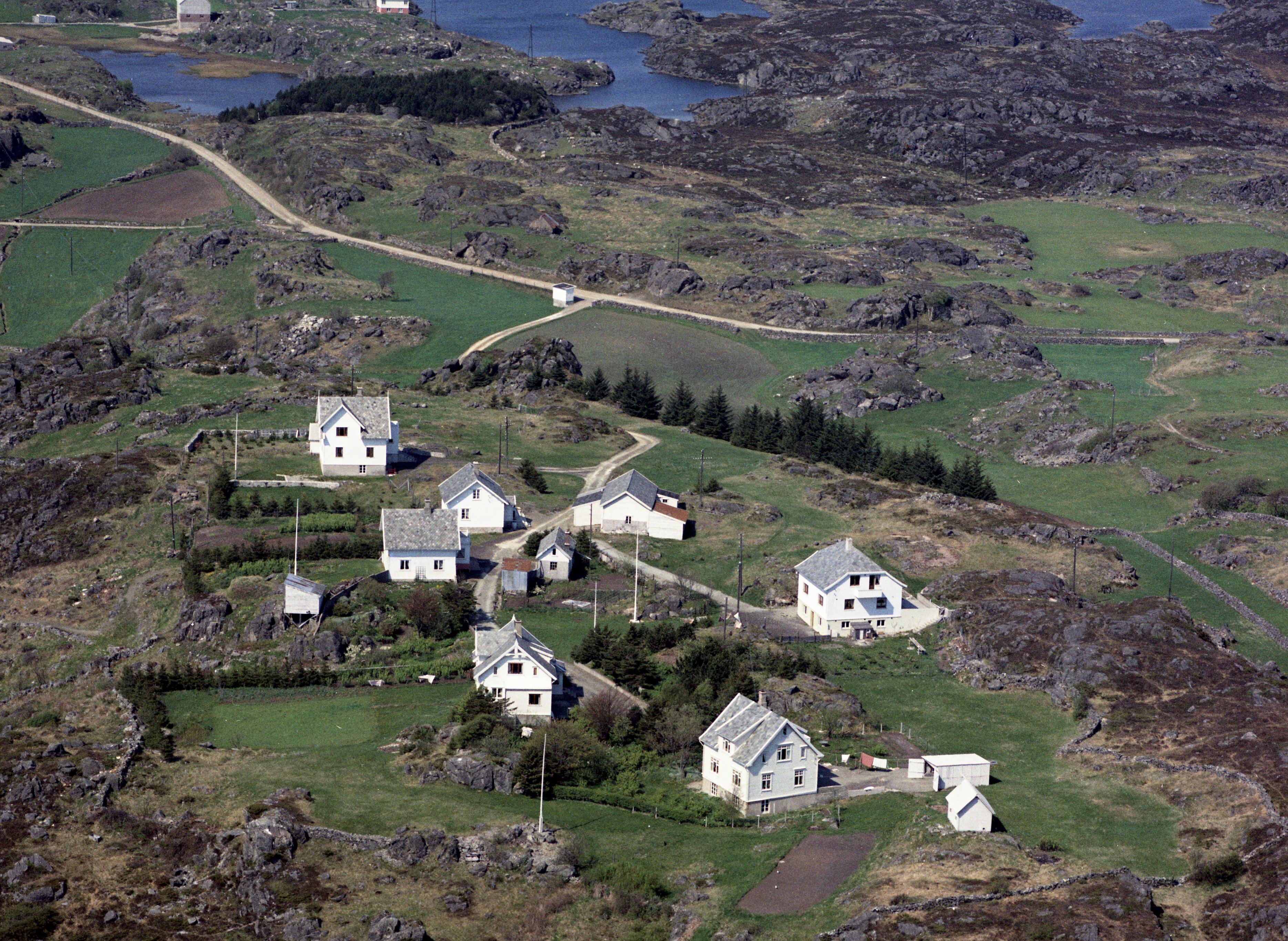 Sund 1960. Første hus Har adresse Sundvegen 380. Gnr. Bnr. 73/31.